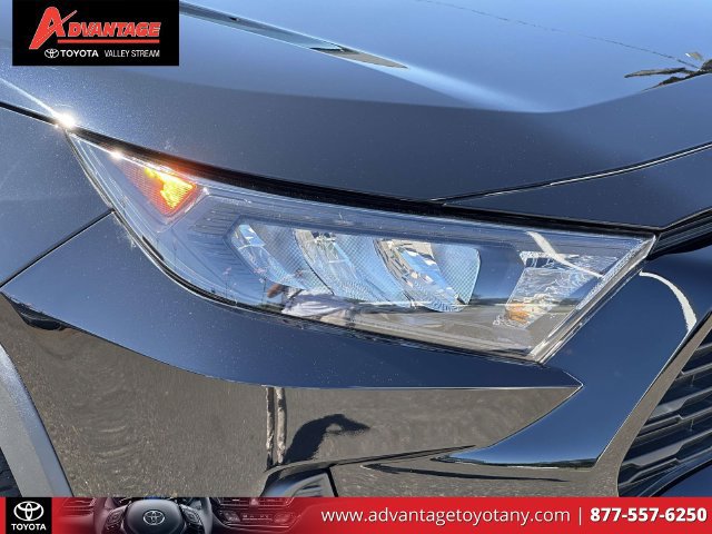 Used 2021 Toyota RAV4 LE AWD/4WD image 13