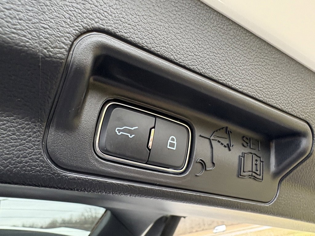 Used 2025 Ford Explorer ST-Line image 21