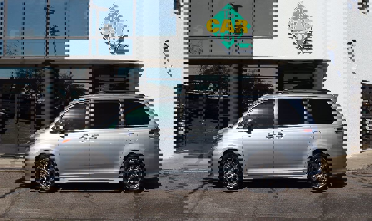 Used 2017 Toyota Sienna SE Premium image 8