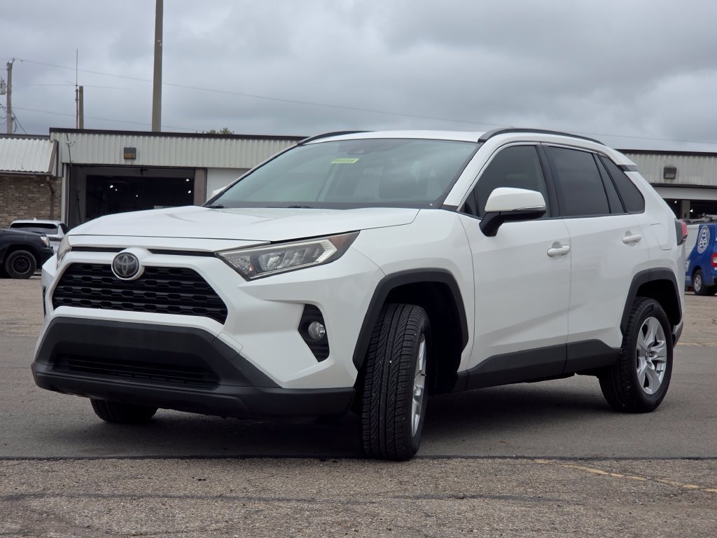 Used 2019 Toyota RAV4 XLE w/ Convenience Package FWD image 20