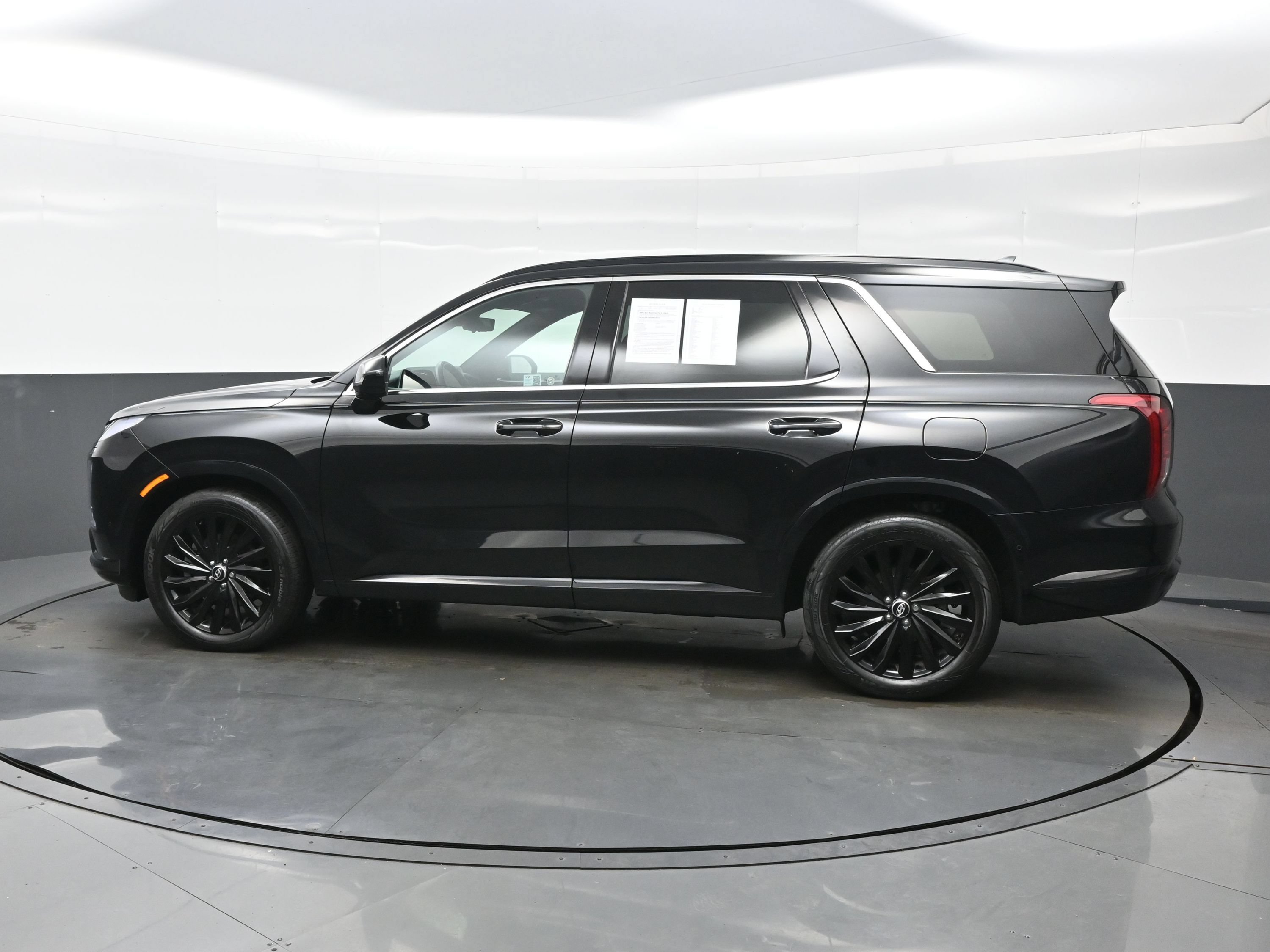 Used 2024 Hyundai Palisade Calligraphy AWD/4WD image 3