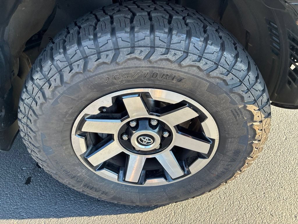 Used 2023 Toyota 4Runner TRD Off-Road Premium w/ Moonroof Package AWD/4WD image 9