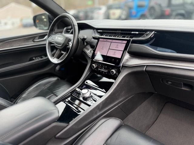 Used 2022 Jeep Grand Cherokee Overland w/ Luxury Tech Group IV image 12