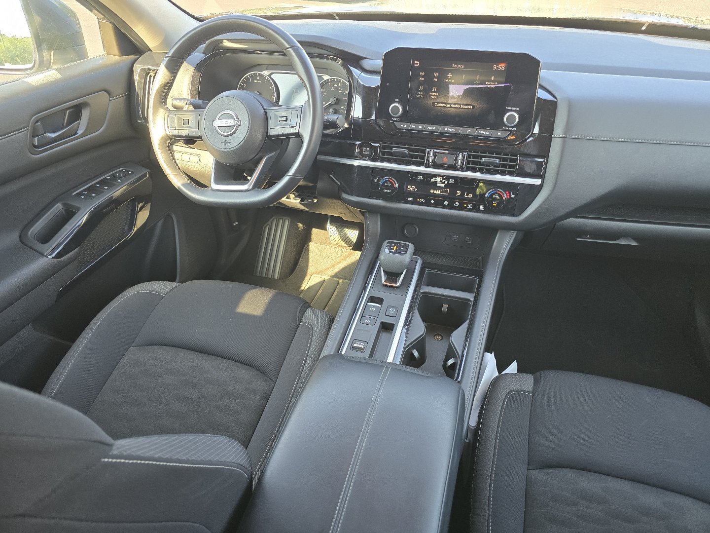 Used 2025 Nissan Pathfinder SV FWD image 31