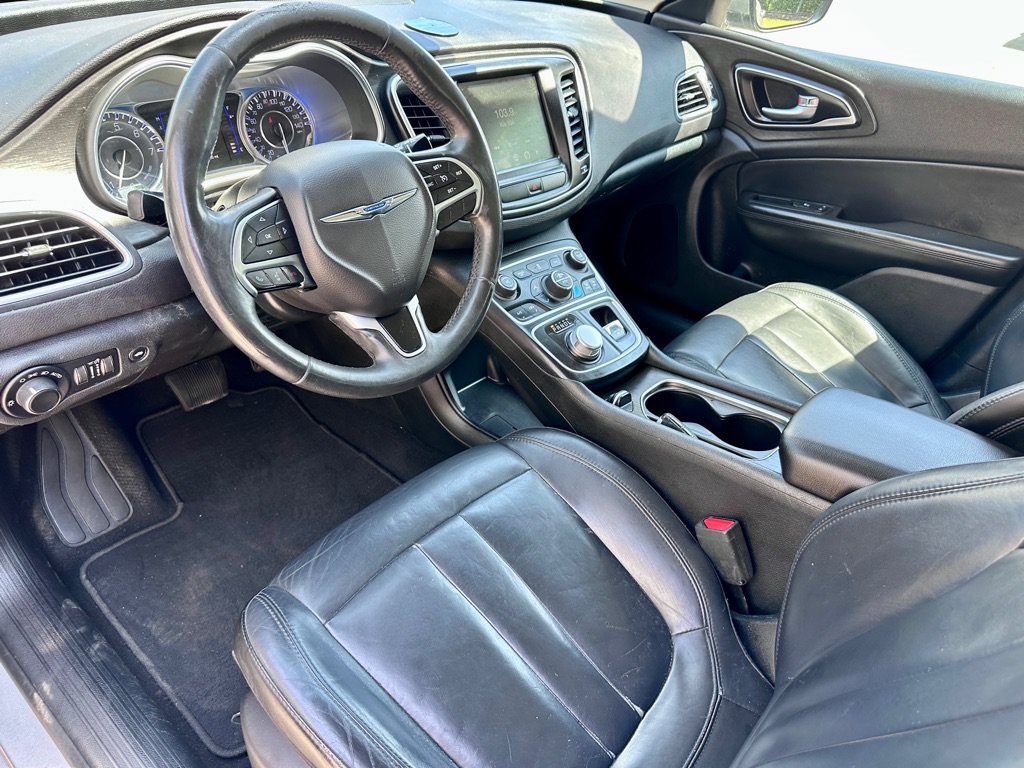 Used 2017 Chrysler 200 Limited Platinum w/ Comfort & Convenience Group FWD image 7