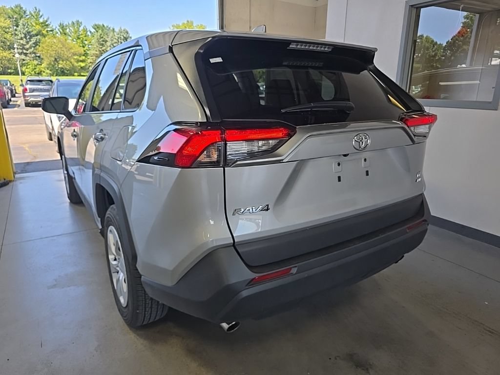 Used 2025 Toyota RAV4 LE AWD/4WD image 3