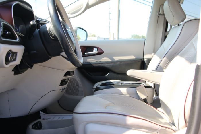 Used 2018 Chrysler Pacifica Limited w/ Tire & Wheel Group image 18
