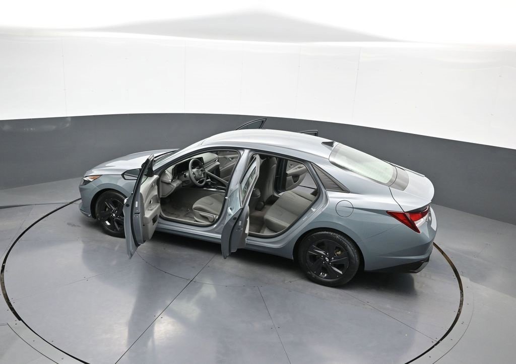 Certified 2022 Hyundai Elantra SEL w/ Cargo Package image 43