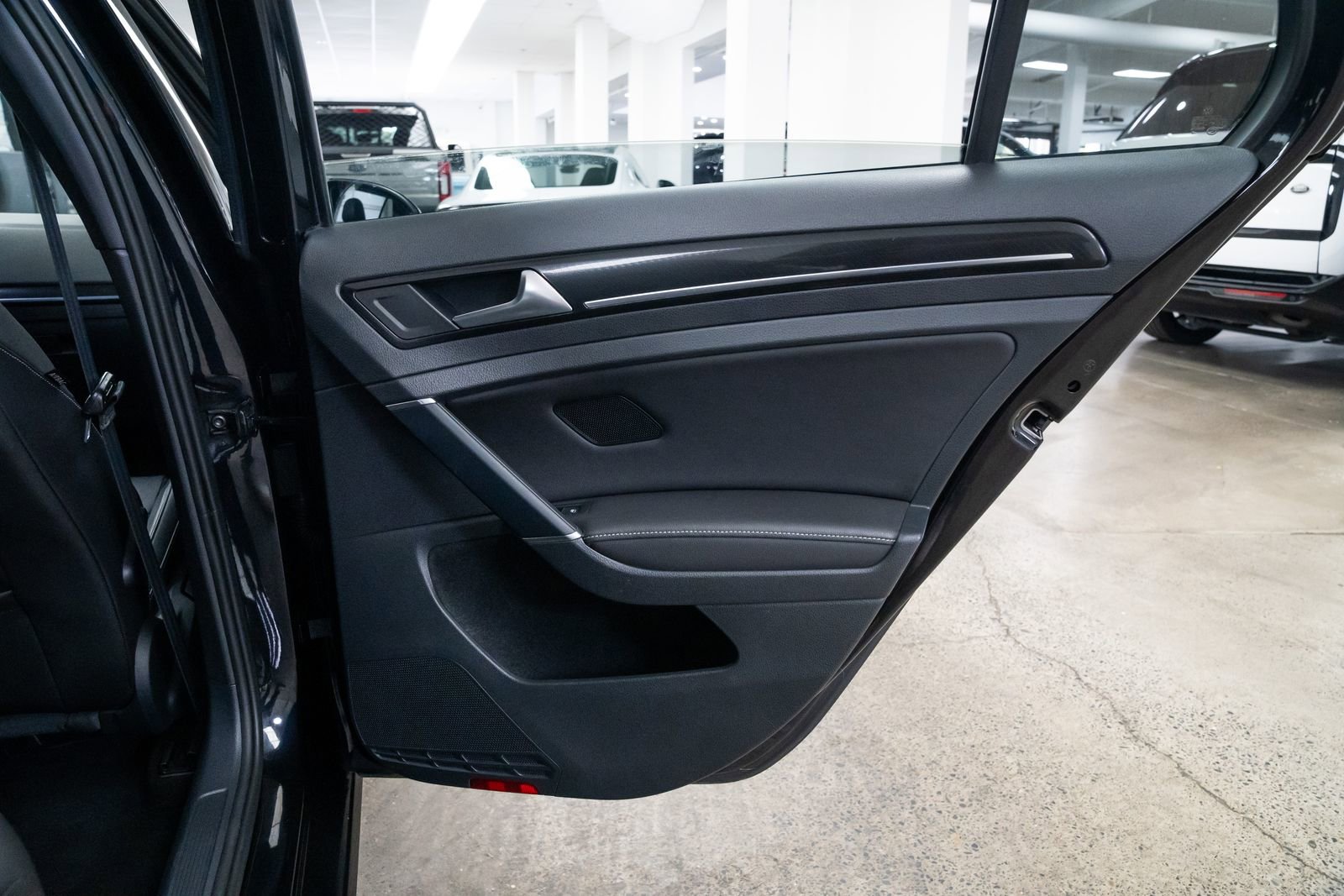 Used 2019 Volkswagen Golf R 4-Door image 21