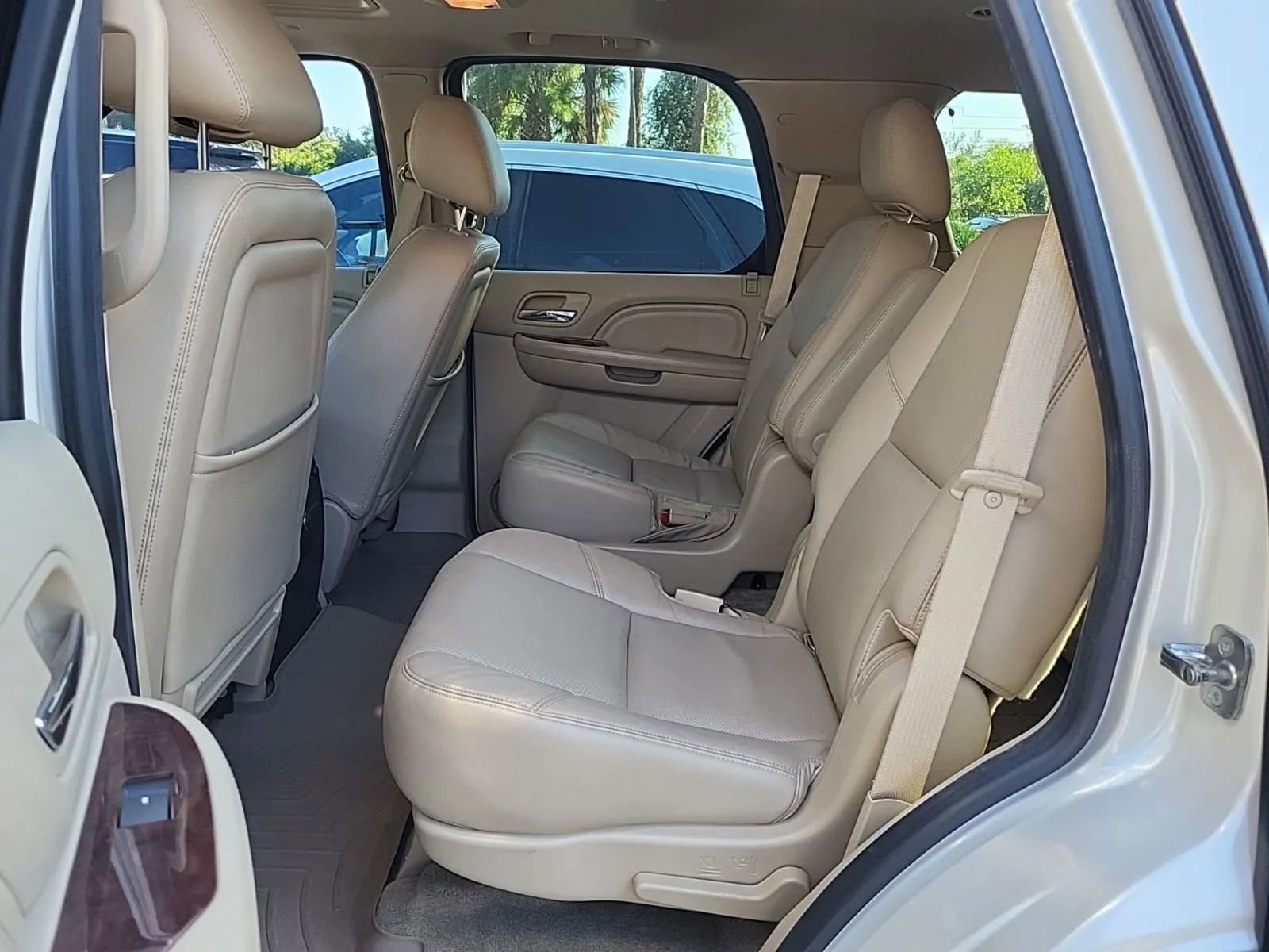 Used 2012 Cadillac Escalade Luxury image 15