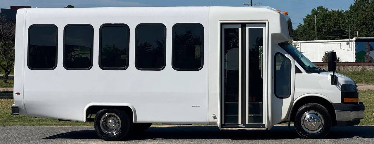 Used 2023 GMC Savana 3500 w/ Shuttle Bus Package RWD image 6