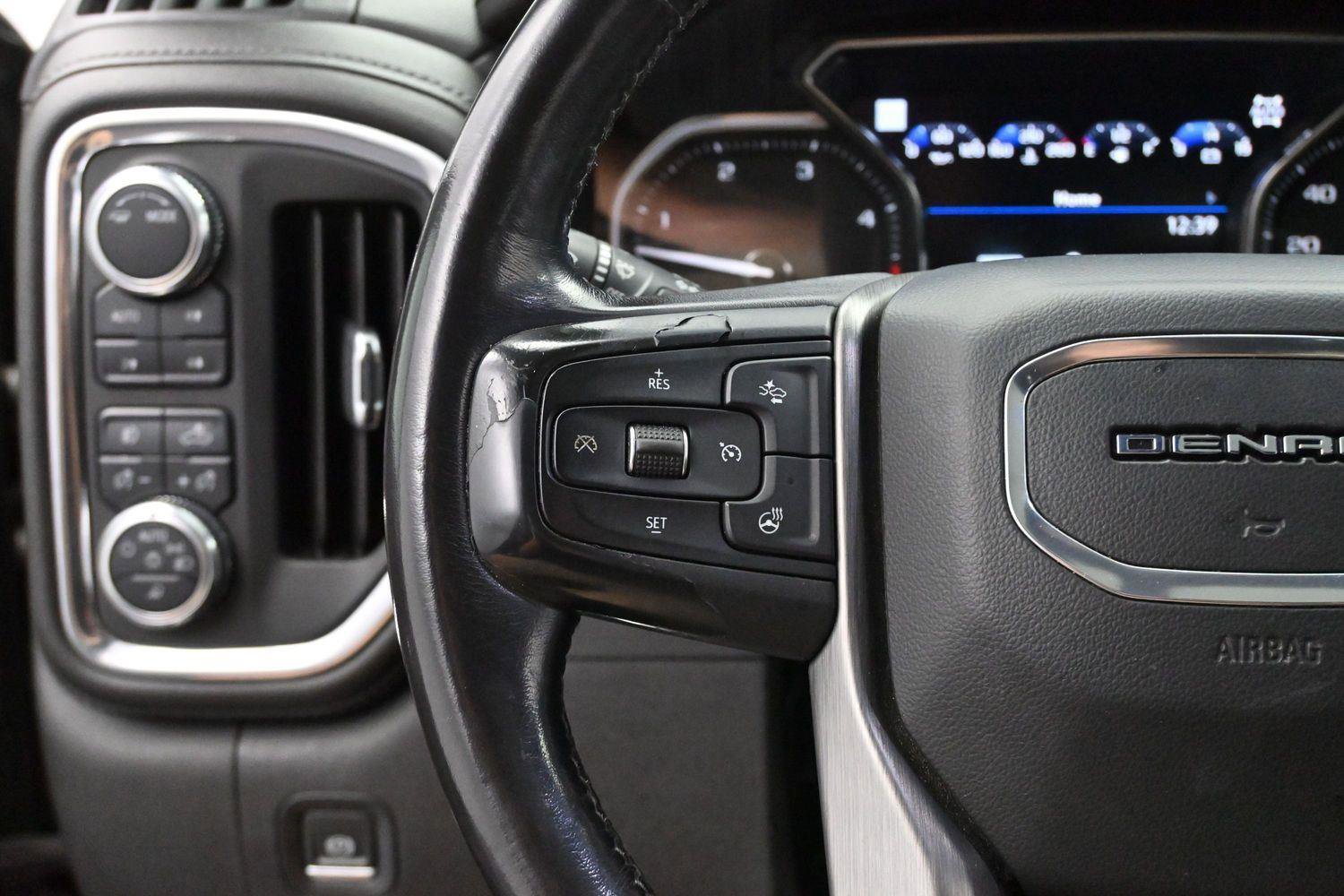 Used 2021 GMC Sierra 2500 Denali w/ Denali Black Diamond Edition AWD/4WD image 18