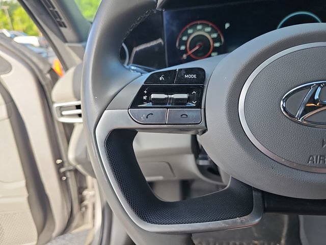 Used 2023 Hyundai Elantra SEL w/ Convenience Package FWD image 12