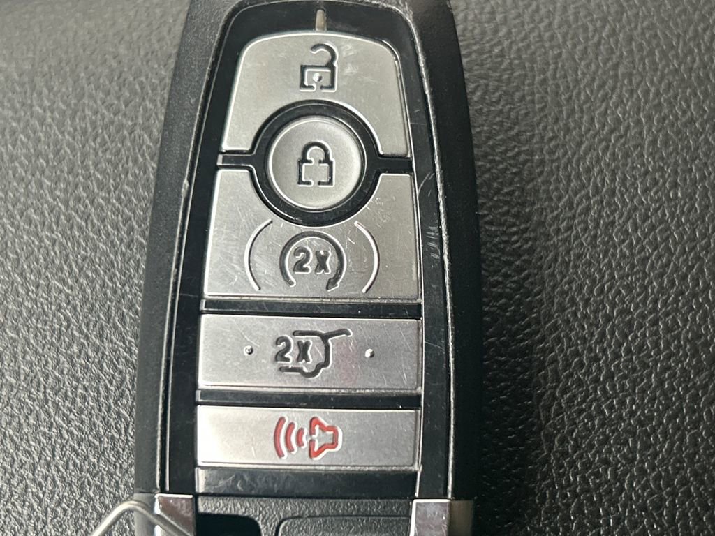 Used 2022 Ford Escape SEL image 19