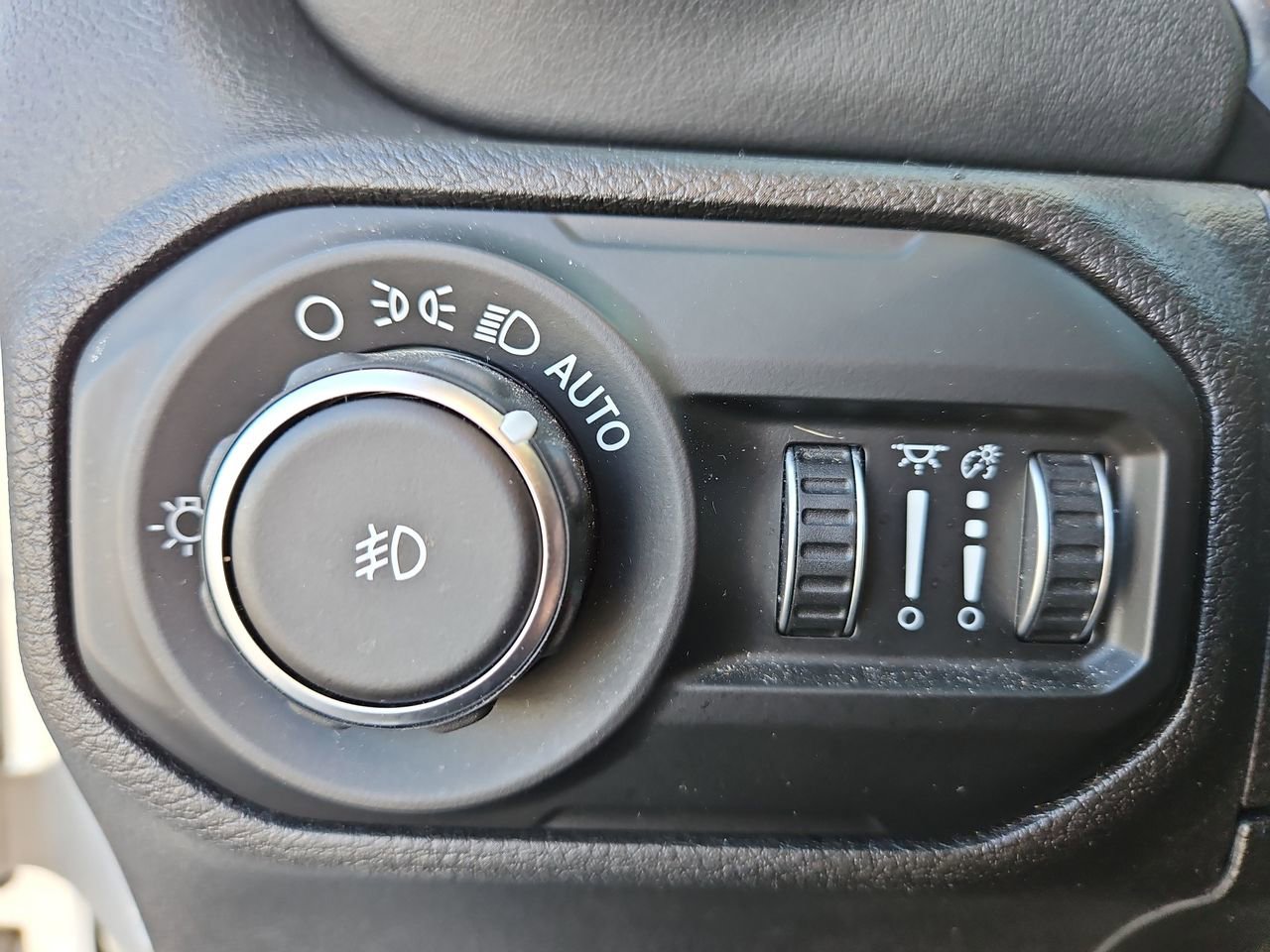 Used 2021 Jeep Wrangler Unlimited Sahara image 29