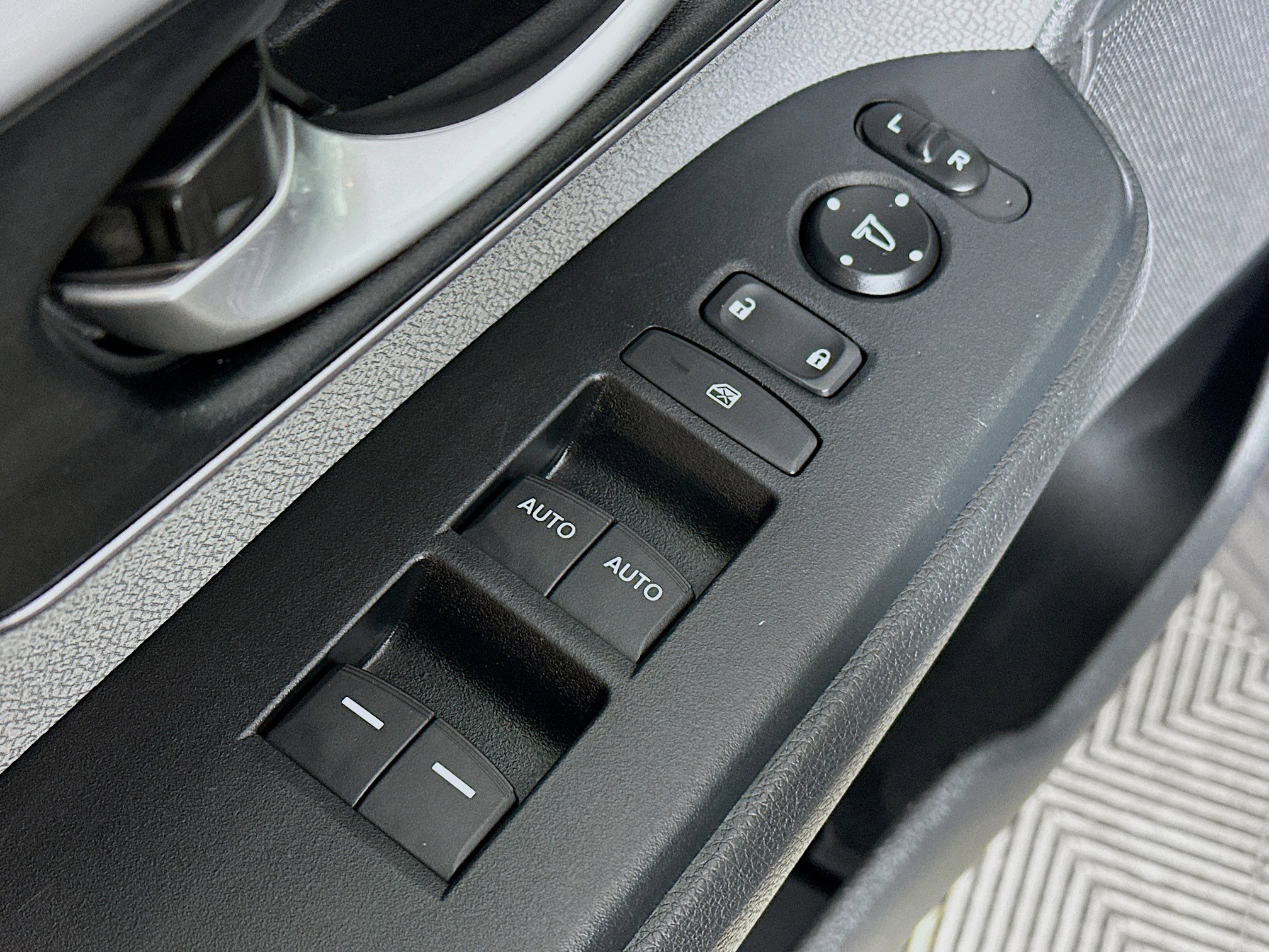 Used 2017 Honda CR-V EX image 17