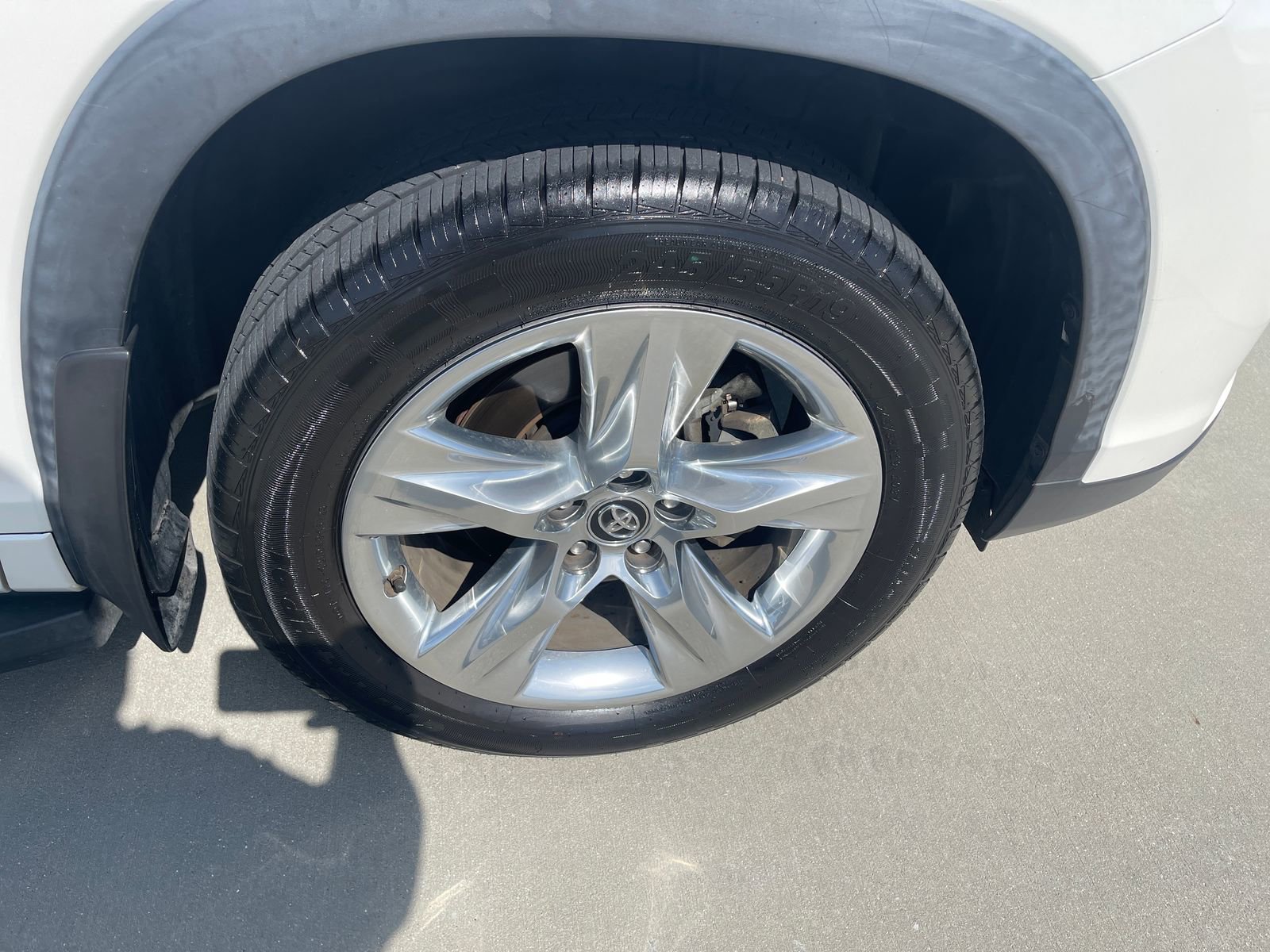 Used 2019 Toyota Highlander Limited FWD image 11