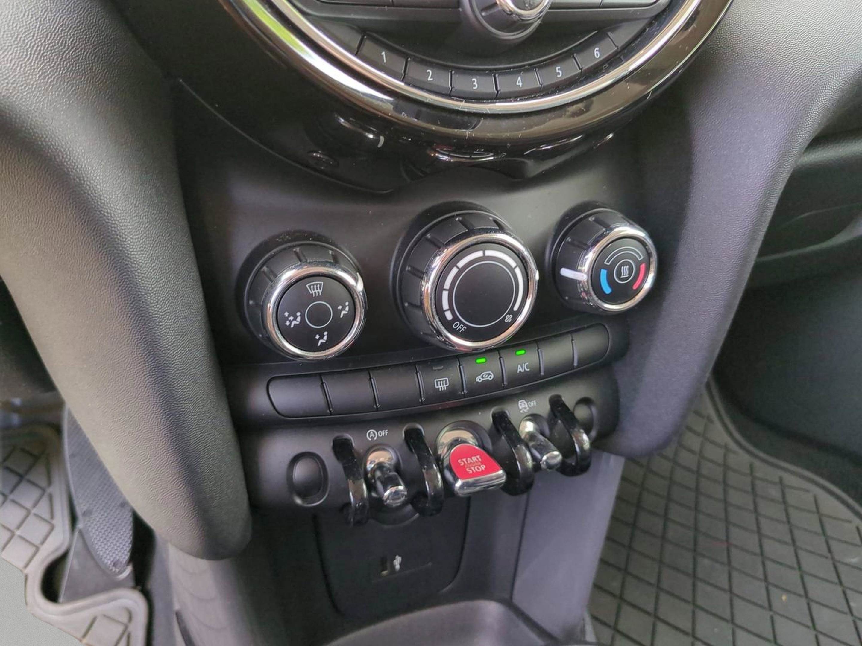 Used 2021 MINI Cooper 2-Door Hardtop FWD image 29