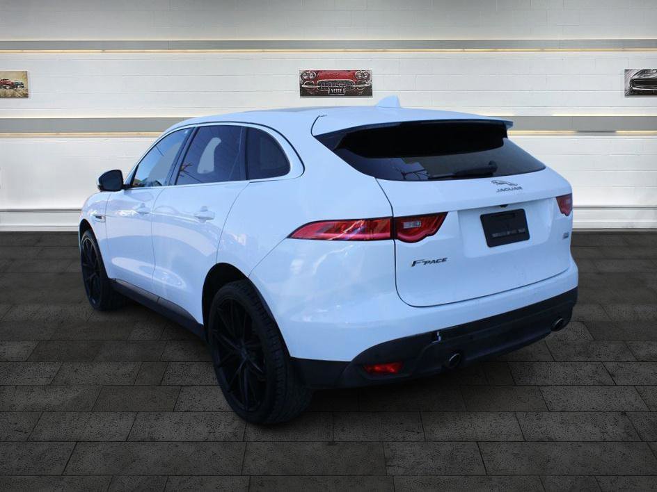 Used 2019 Jaguar F-PACE Premium image 8