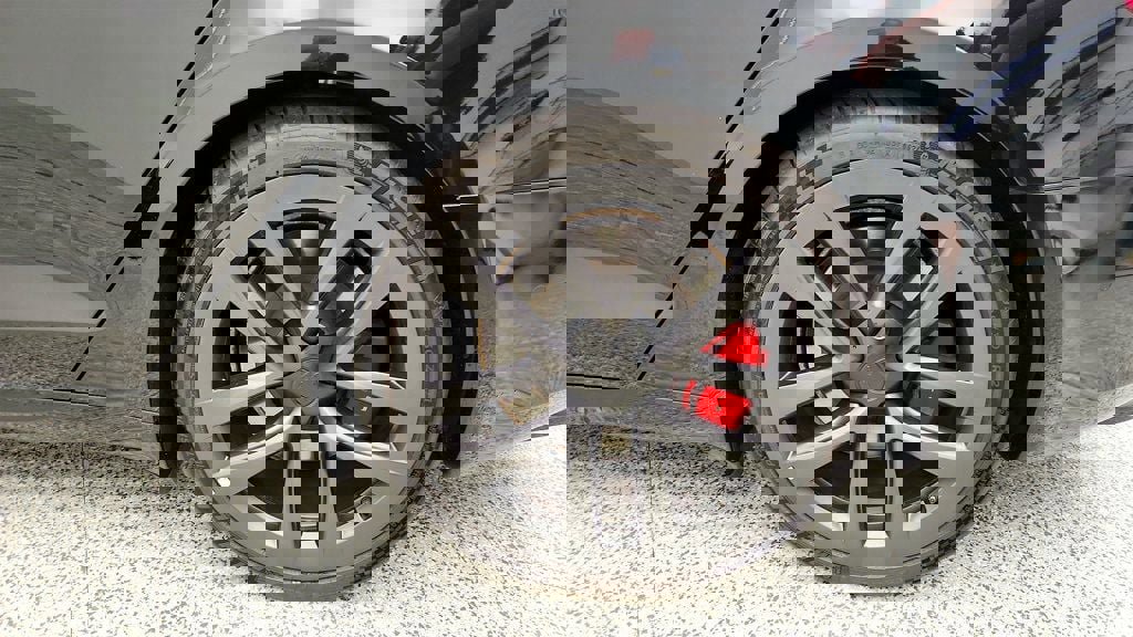 Used 2021 Tesla Model S Plaid image 9