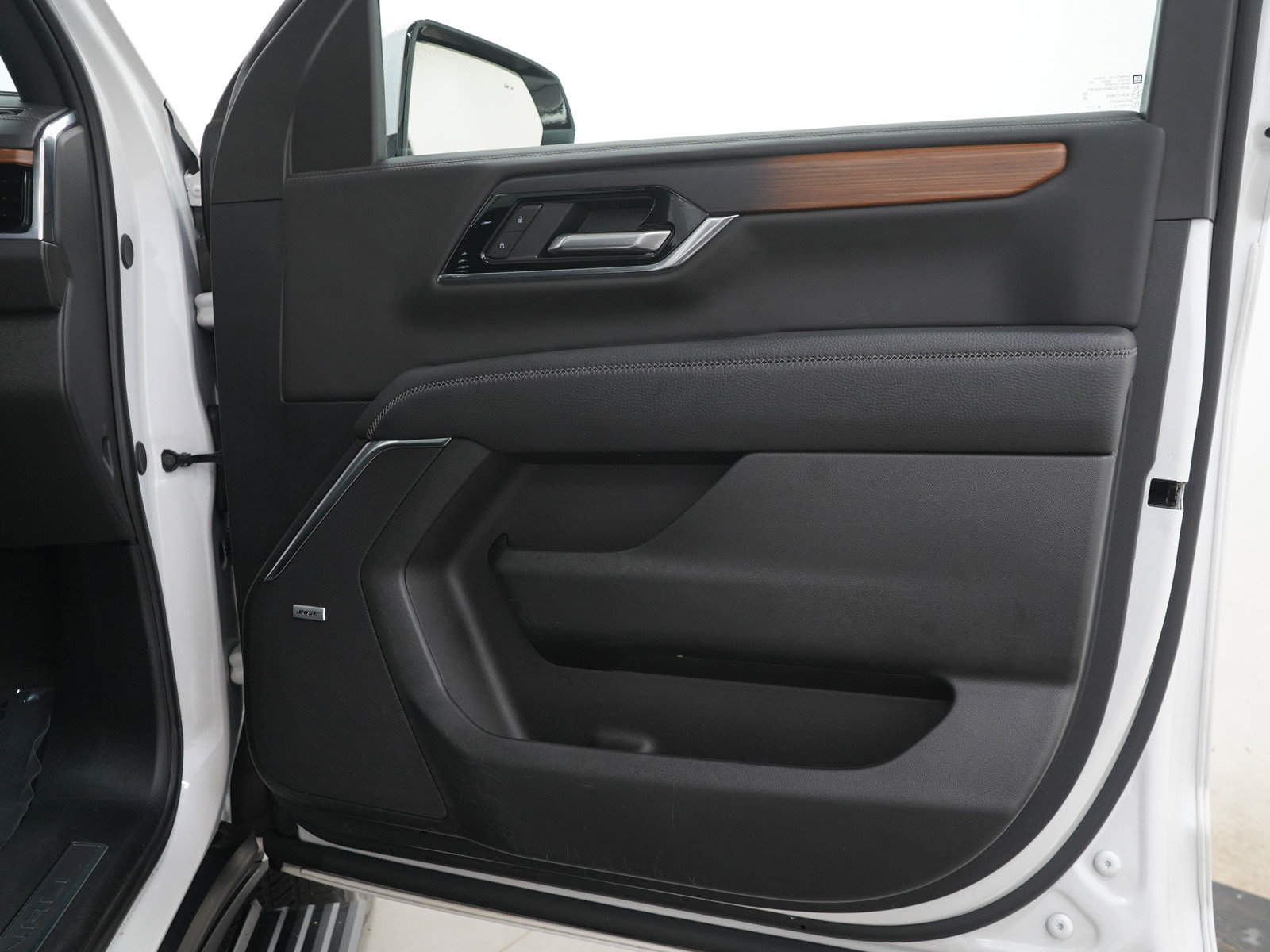 Used 2025 GMC Yukon XL Denali w/ Sun & Power Step Package AWD/4WD image 9