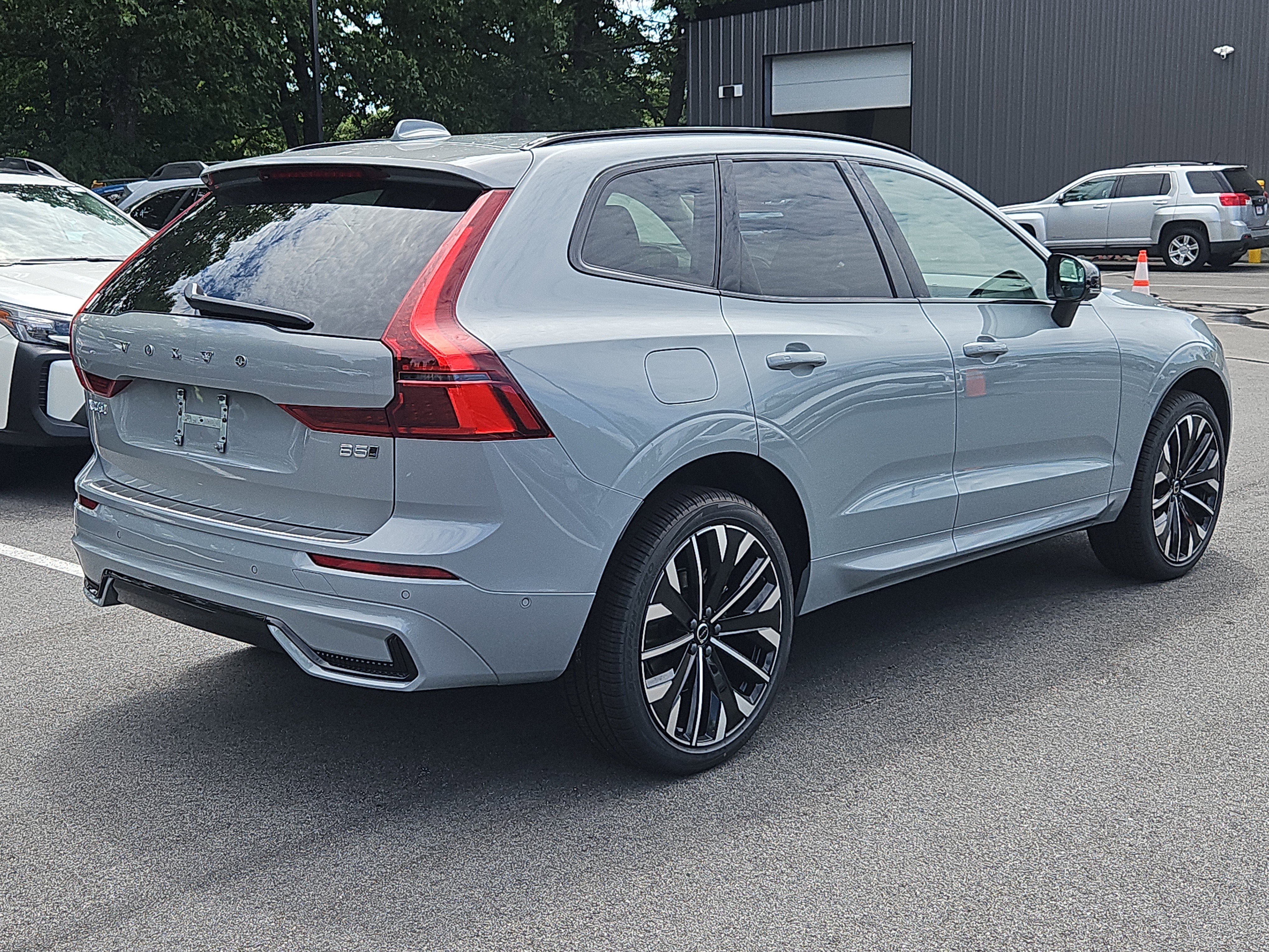 New 2026 Volvo XC60 B5 Ultra w/ Protection Package Premier image 2