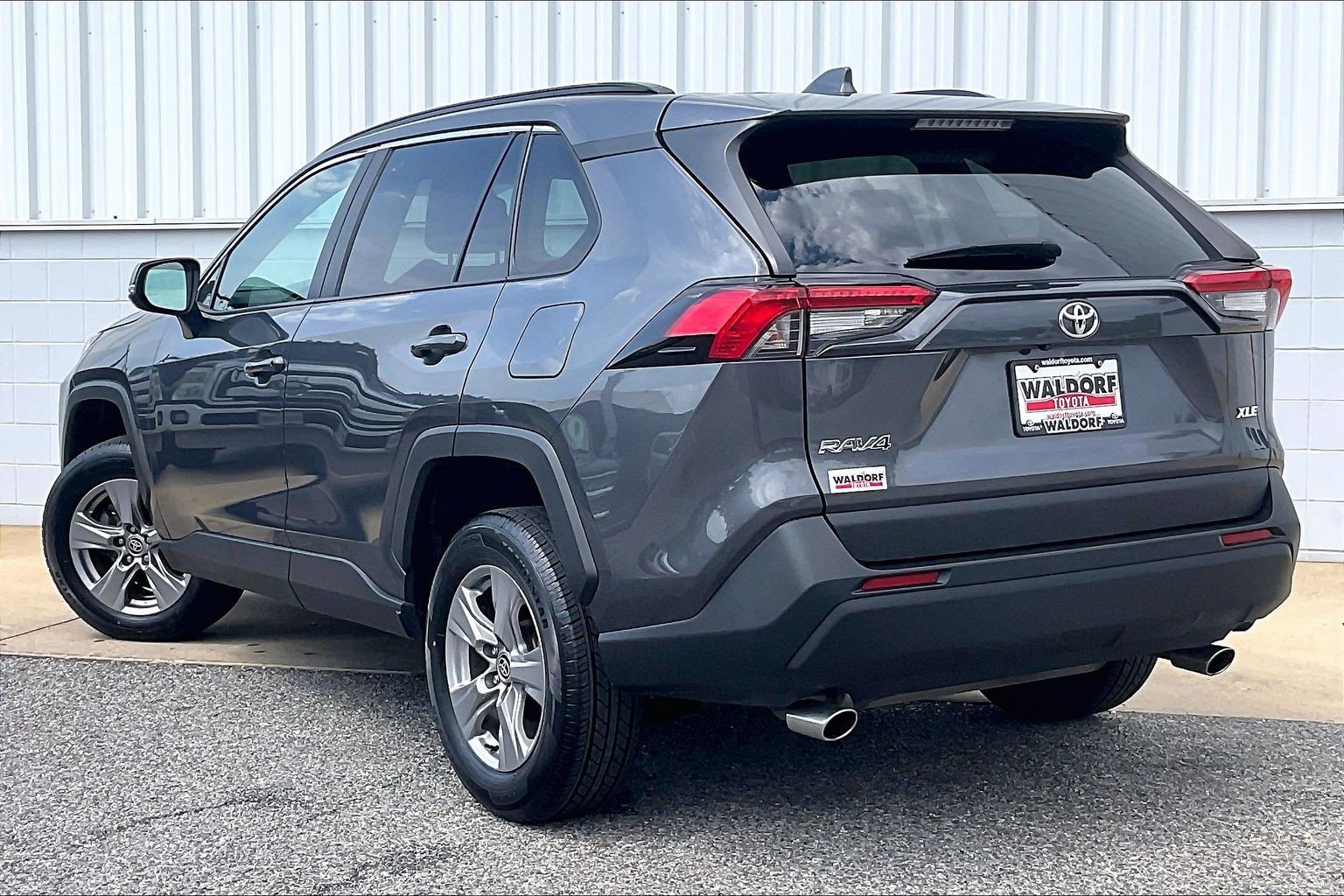 Used 2024 Toyota RAV4 XLE FWD image 15