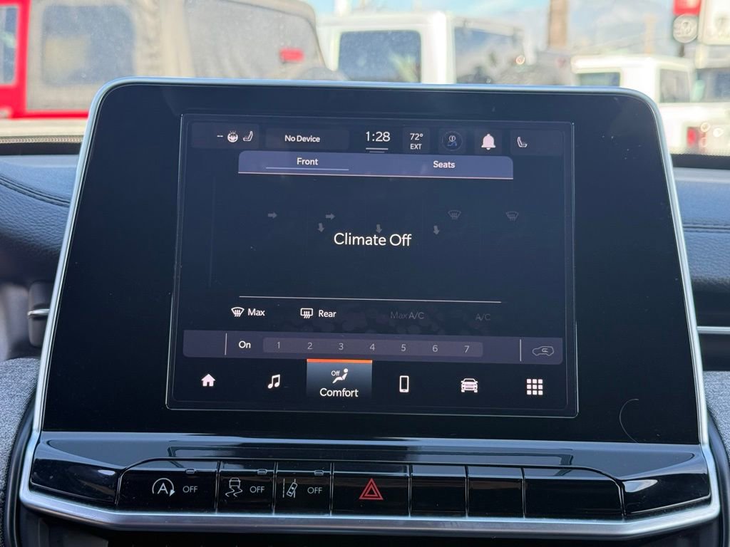 Used 2025 Jeep Compass Latitude image 33