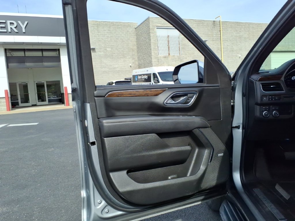 Used 2023 Chevrolet Tahoe Premier AWD/4WD image 12