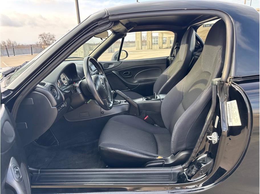 Used 2002 MAZDA MX-5 Miata image 12
