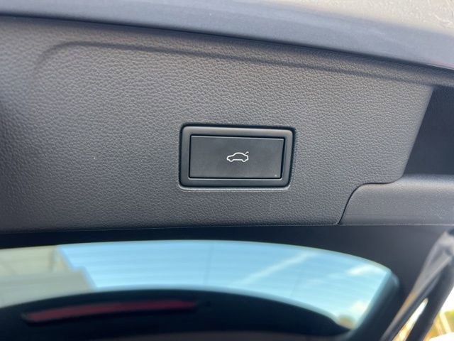 Used 2021 Volkswagen Atlas Cross Sport SEL Premium image 33