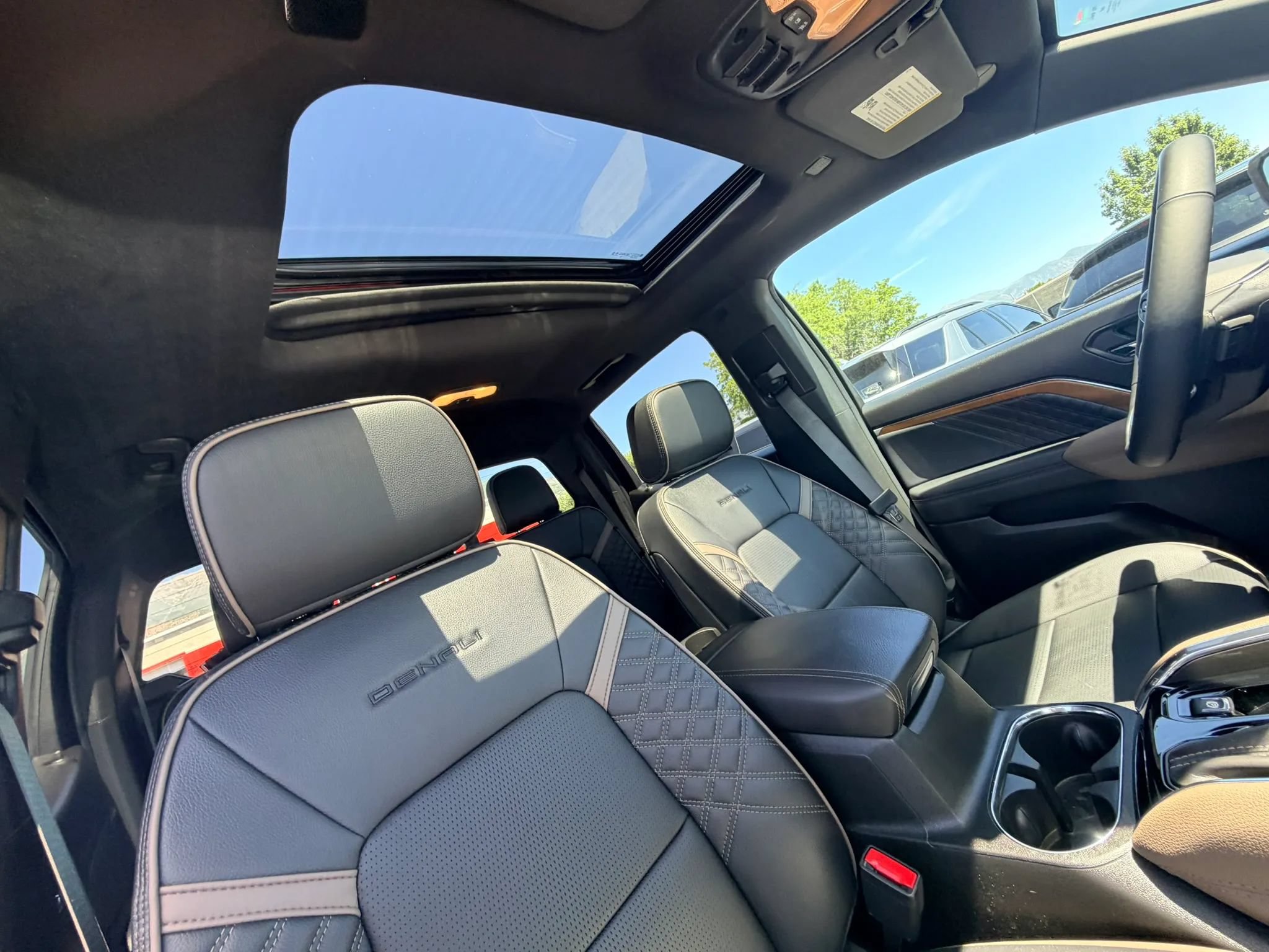 Used 2025 GMC Canyon Denali AWD/4WD image 28