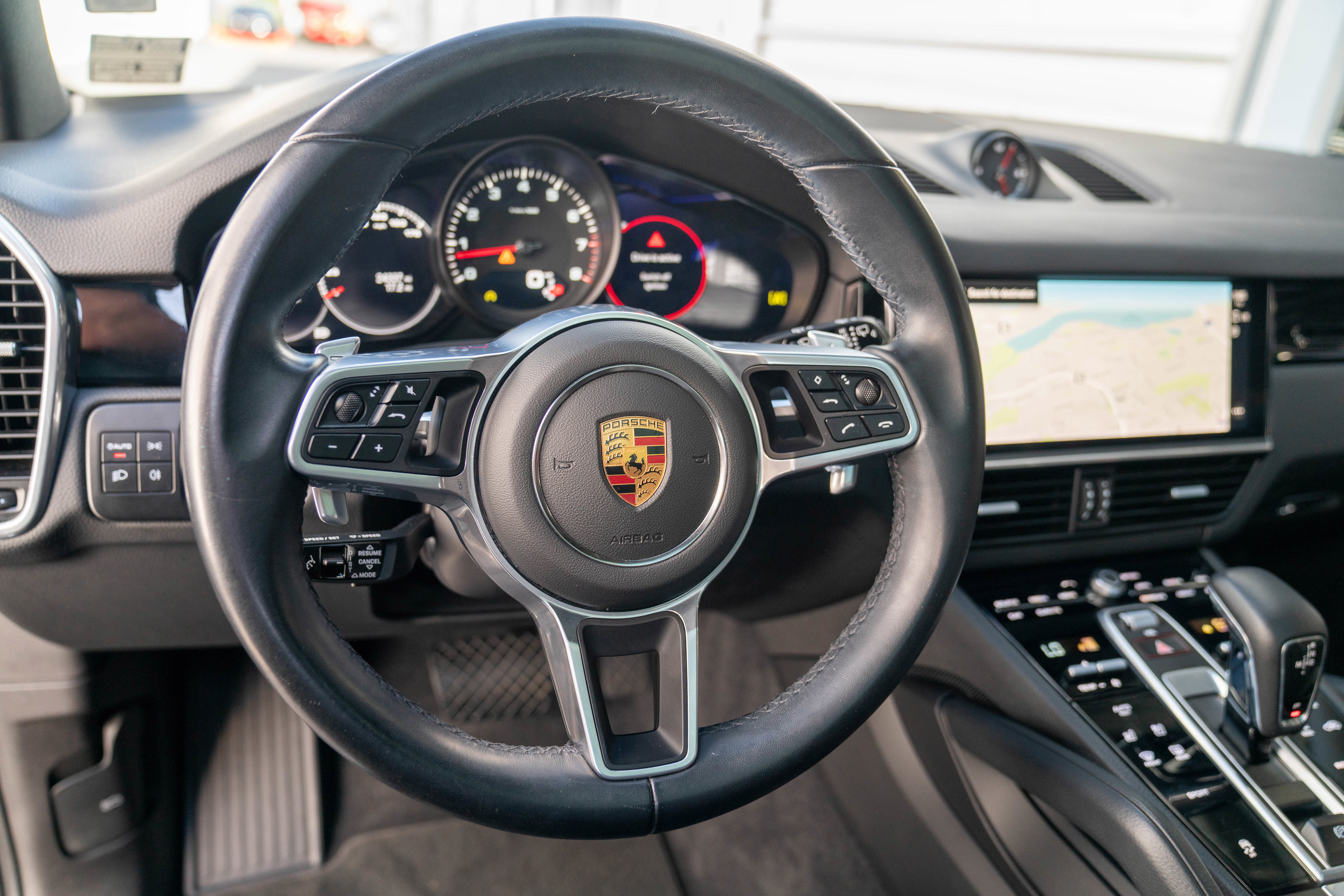 Used 2022 Porsche Cayenne AWD/4WD image 15