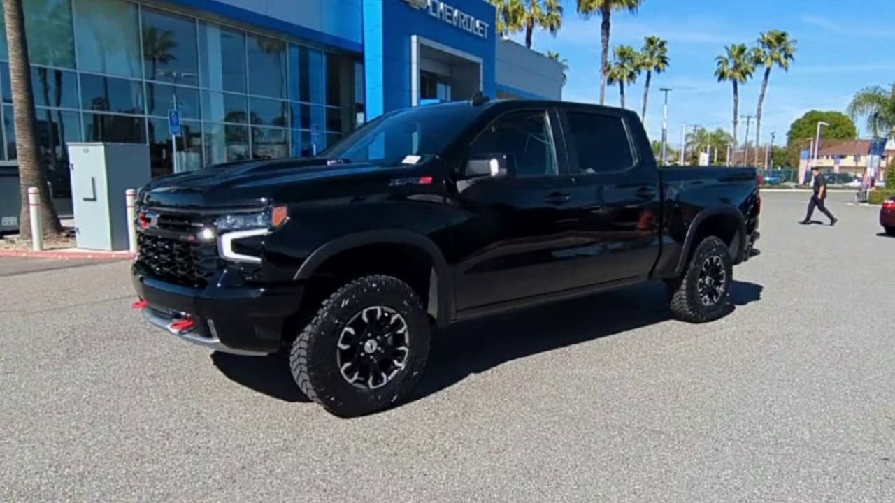 Used 2023 Chevrolet Silverado 1500 ZR2 AWD/4WD image 4