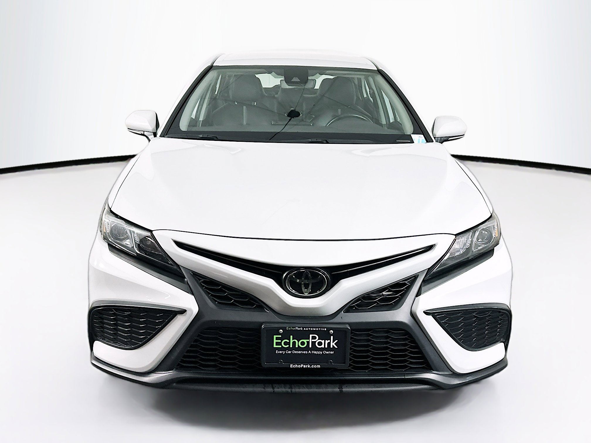 Used 2023 Toyota Camry SE image 2