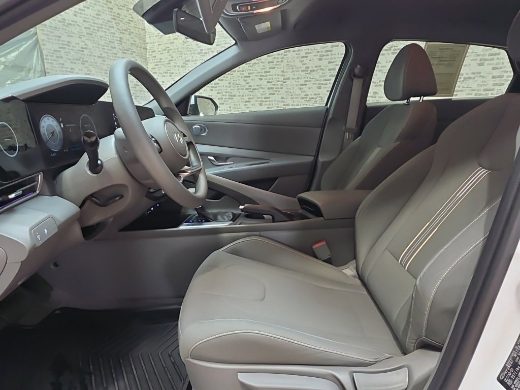 Certified 2024 Hyundai Elantra SEL image 22