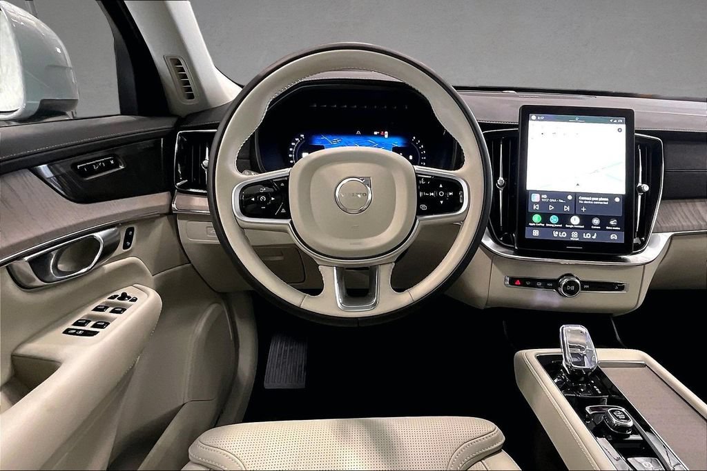 Certified 2025 Volvo XC90 B5 Ultra AWD/4WD image 9