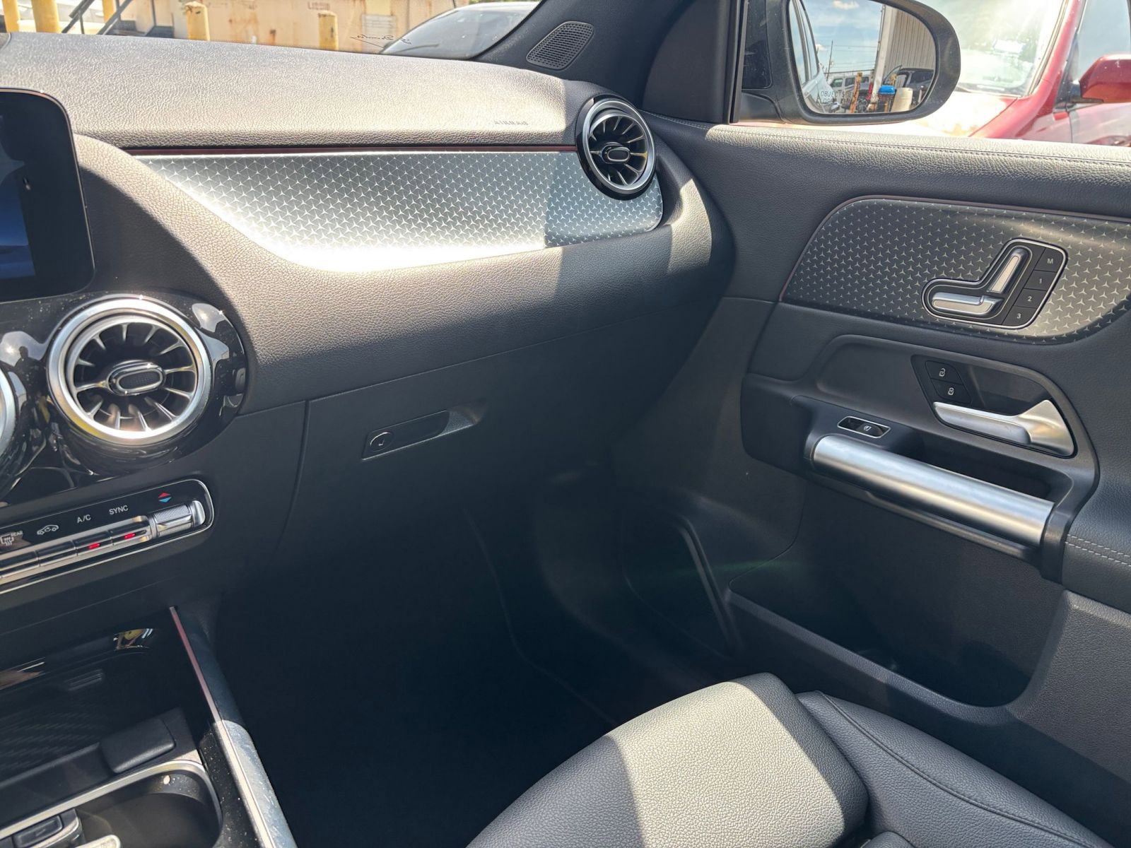 Used 2025 Mercedes-Benz GLA 250 image 36