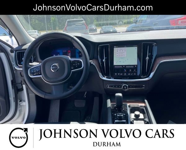 Used 2025 Volvo V60 B5 Cross Country Plus AWD/4WD image 7