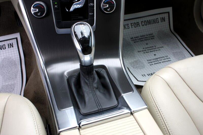 Used 2015 Volvo XC60 T6 w/ Protection Package image 26