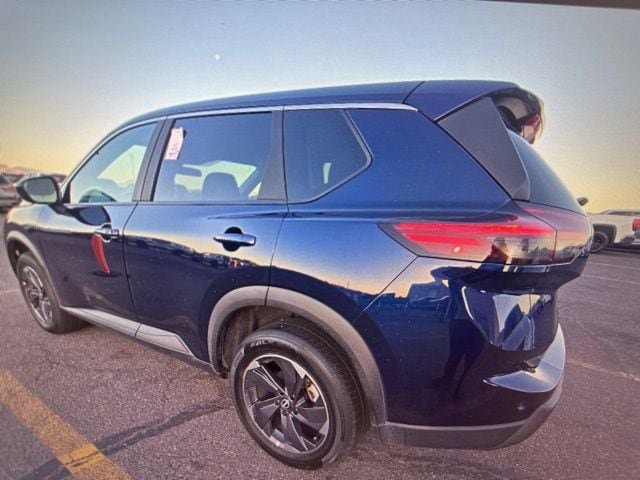 Certified 2025 Nissan Rogue SV FWD image 10