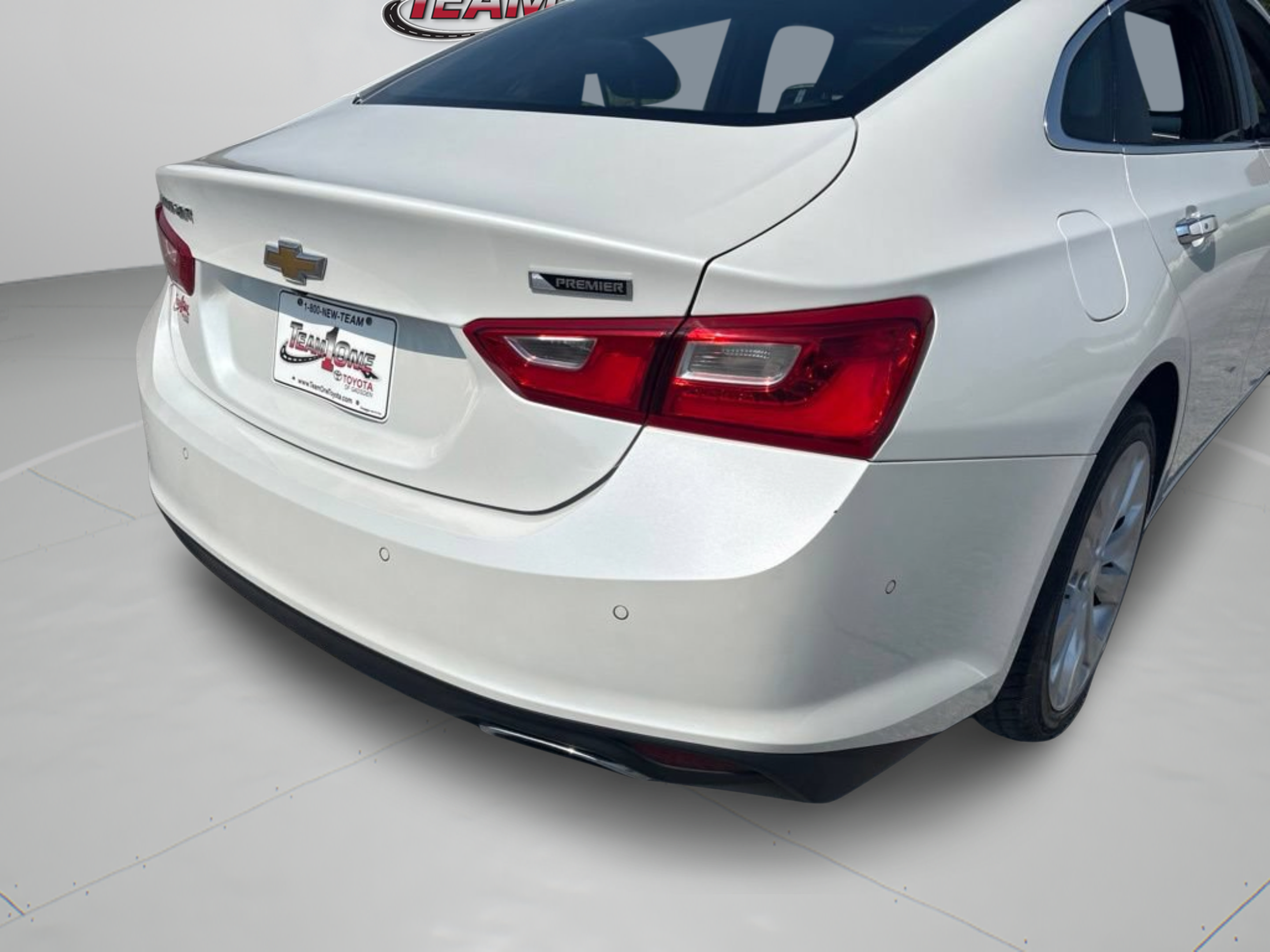 Used 2017 Chevrolet Malibu Premier w/ Premier Sun and Wheel Package FWD image 28