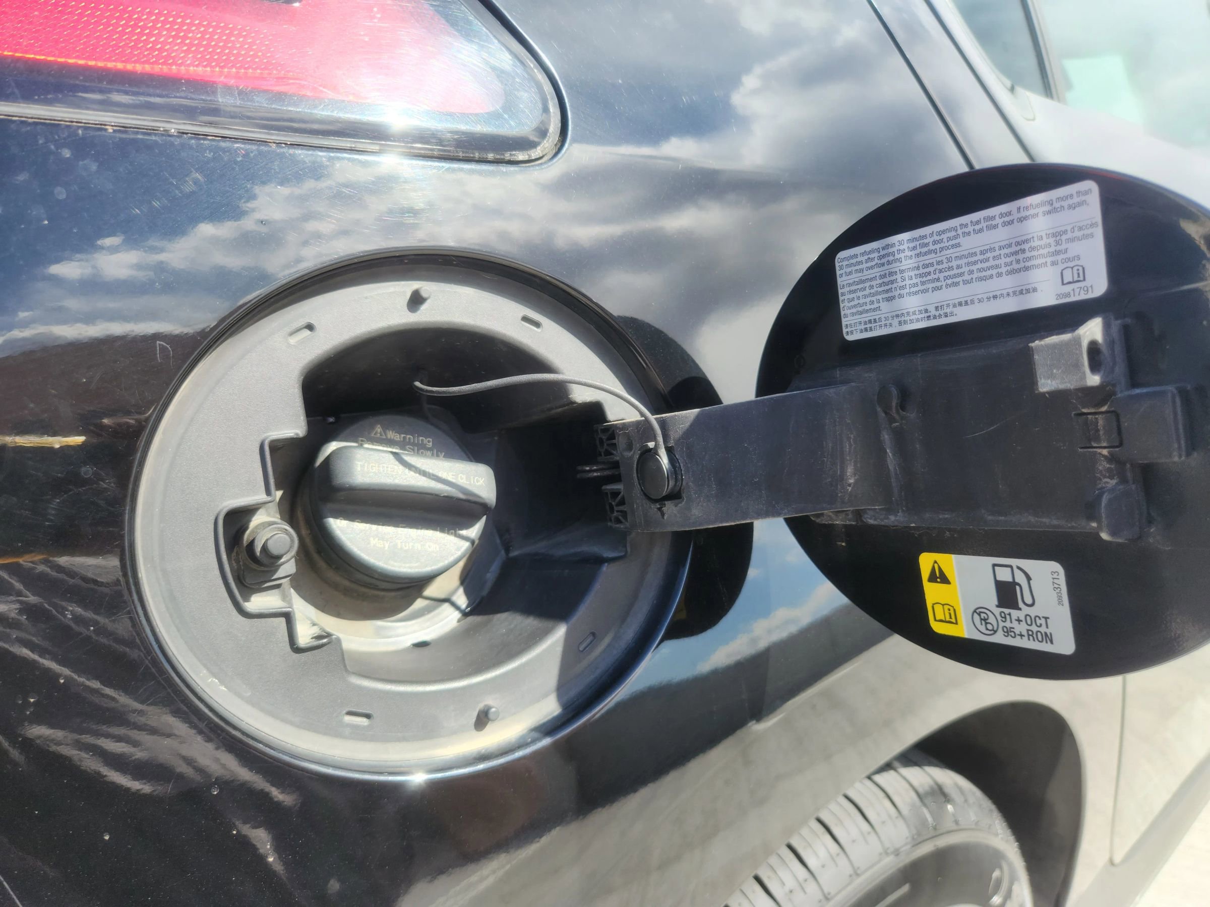 Used 2013 Chevrolet Volt Premium w/ Premium Trim Package FWD image 27