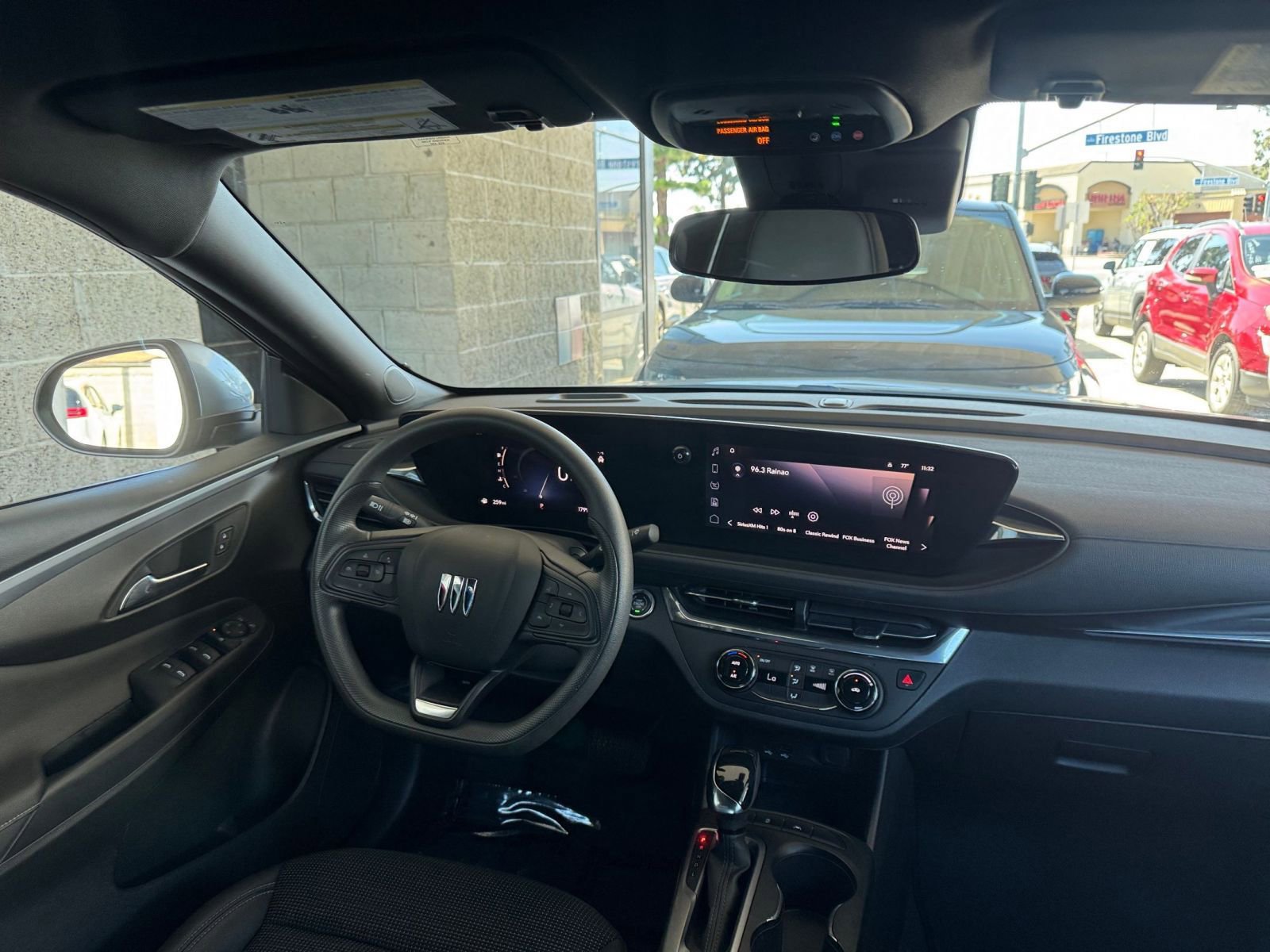 Used 2025 Buick Envista Preferred image 34