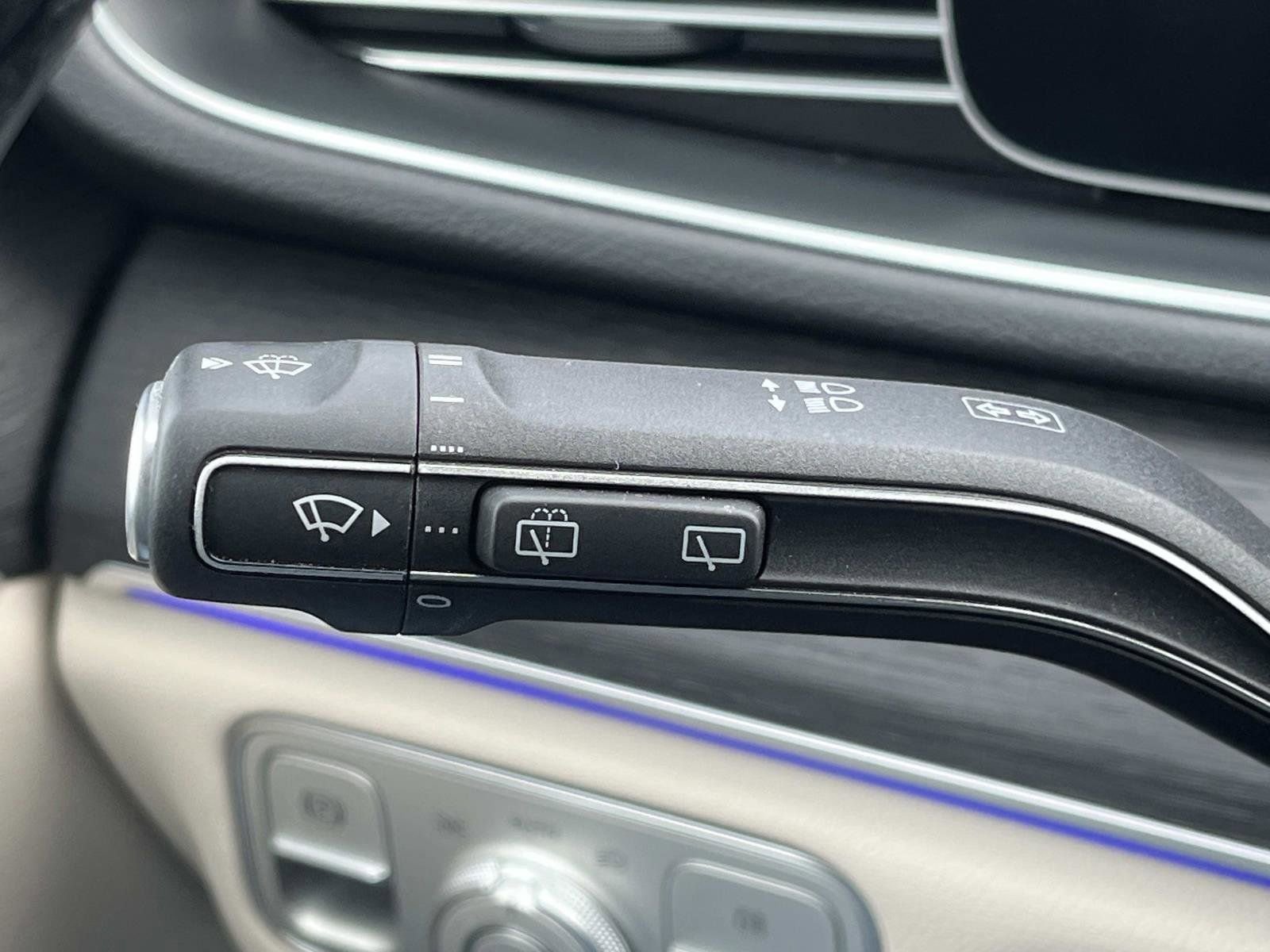 Used 2025 Mercedes-Benz GLE 350 4MATIC image 33