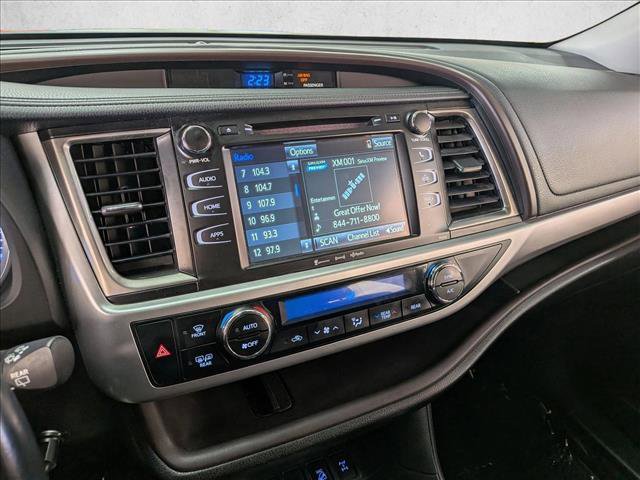 Used 2018 Toyota Highlander Plus AWD/4WD image 20