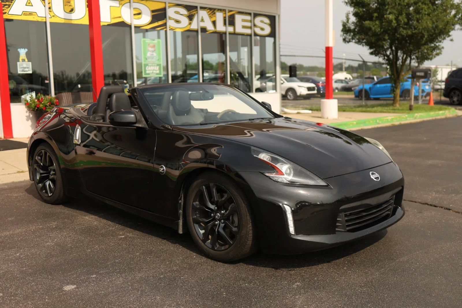 Used 2019 Nissan 370Z Touring RWD image 3