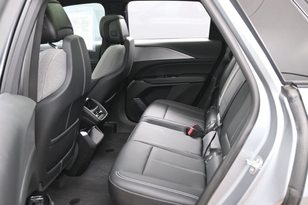Used 2024 Cadillac Lyriq Tech RWD image 35