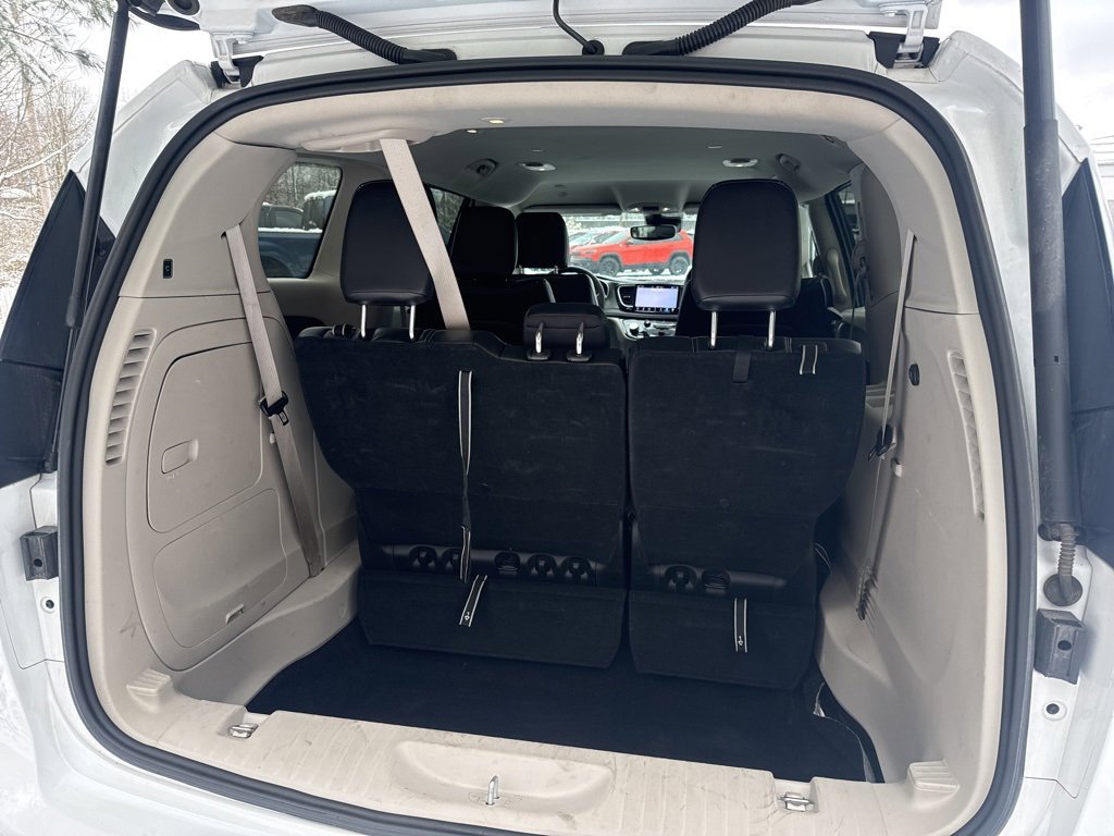 Used 2024 Chrysler Pacifica Select image 37