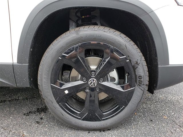 New 2025 Volkswagen Taos SE image 12